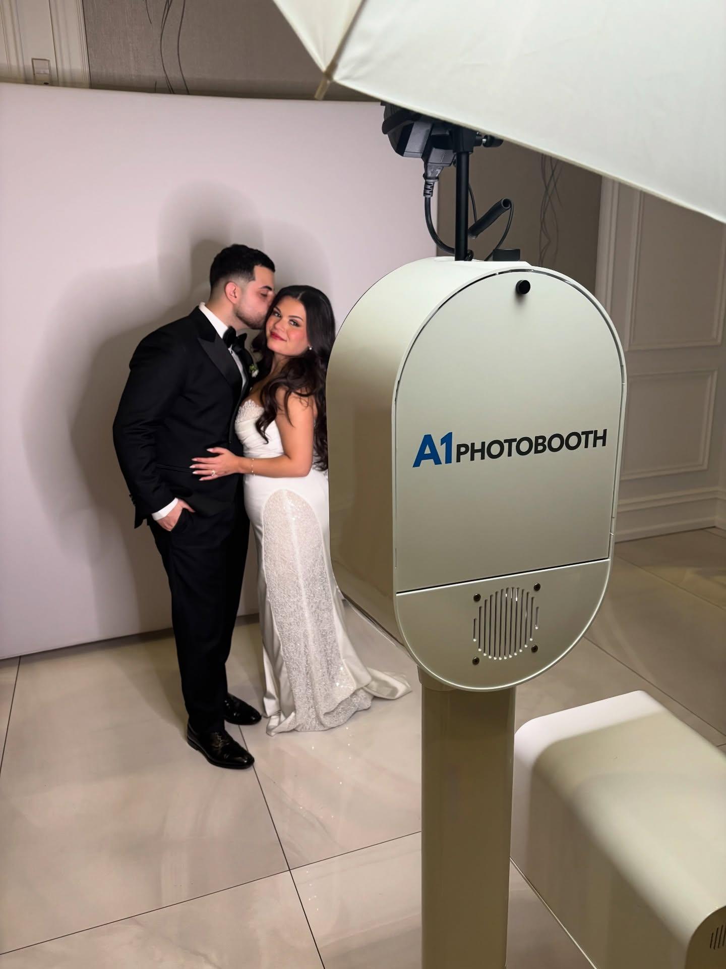 Creating memories to last a lifetime 📸 Celebrating Rita & Michael ✨

@a1photobooth.ca @thearlingtonestate #a1photobooth #photobooth #photoboothvaughan #photoboothwoodbridge #photoboothtoronto #photoboothwedding #weddingphotobooth #luxury #luxuryphotobooth #premiumphotobooth