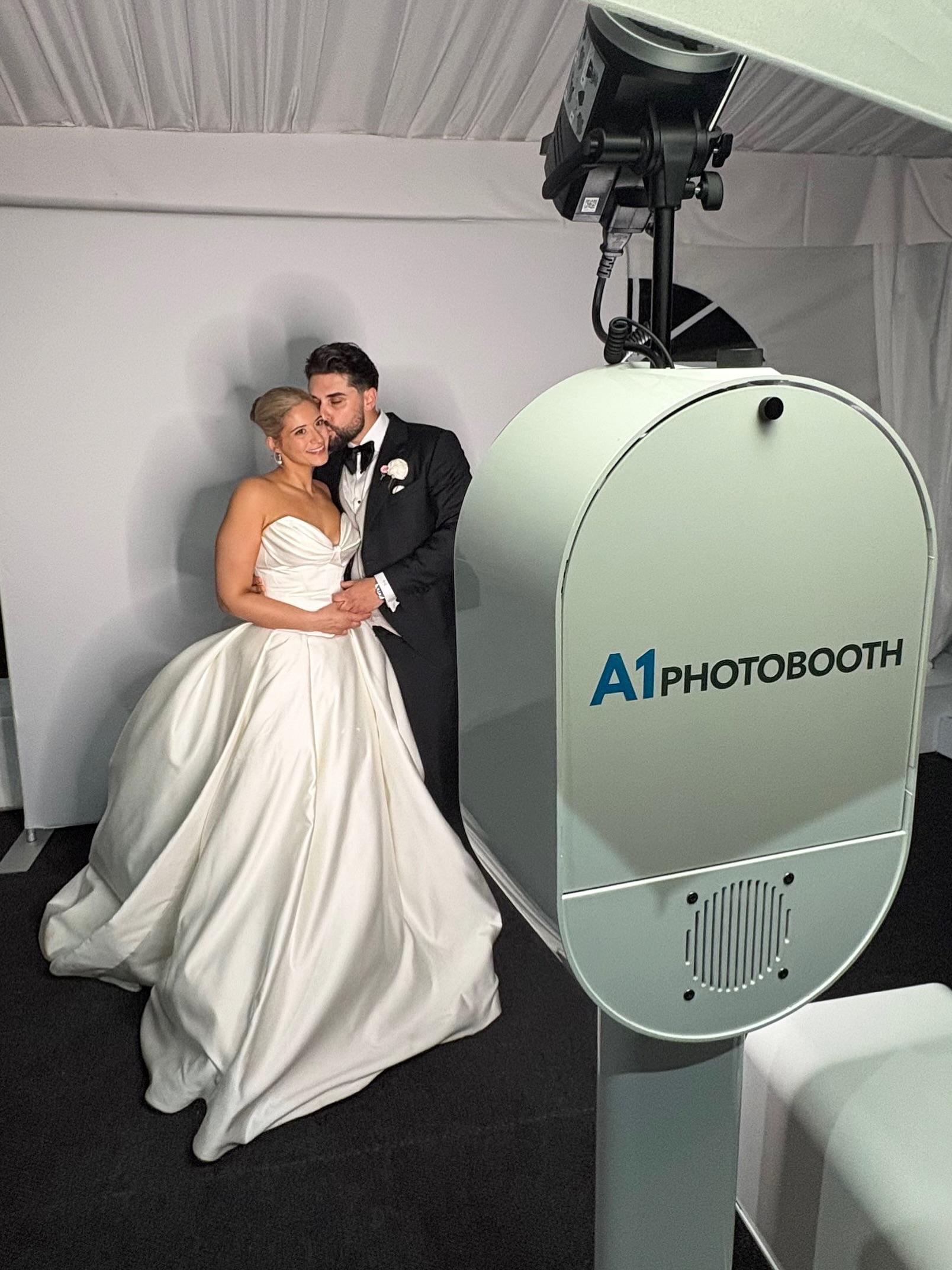 3..2..1 📸 Celebrating Kiana & Gennaro 🥂

@a1photobooth.ca @themanor1982 @bypeterandpauls #themanorbypeterandpauls #photoboothwedding #photoboothgta #photoboothvaughan #premiumphotobooth