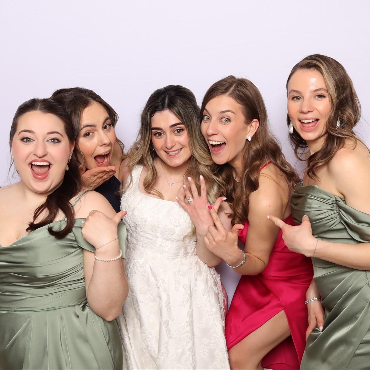 Celebrating Juliana & Anthony! 💍🥂

@laprimavera.eventspace @a1photobooth.ca #a1photobooth #photoboothwedding #weddingphotobooth #wedding #weddingseason #photoboothvaughan #photoboothtoronto #photoboothgta #photoboothrental #photoboothrentals #luxury #luxuryphotobooth #premium #premiumphotobooth