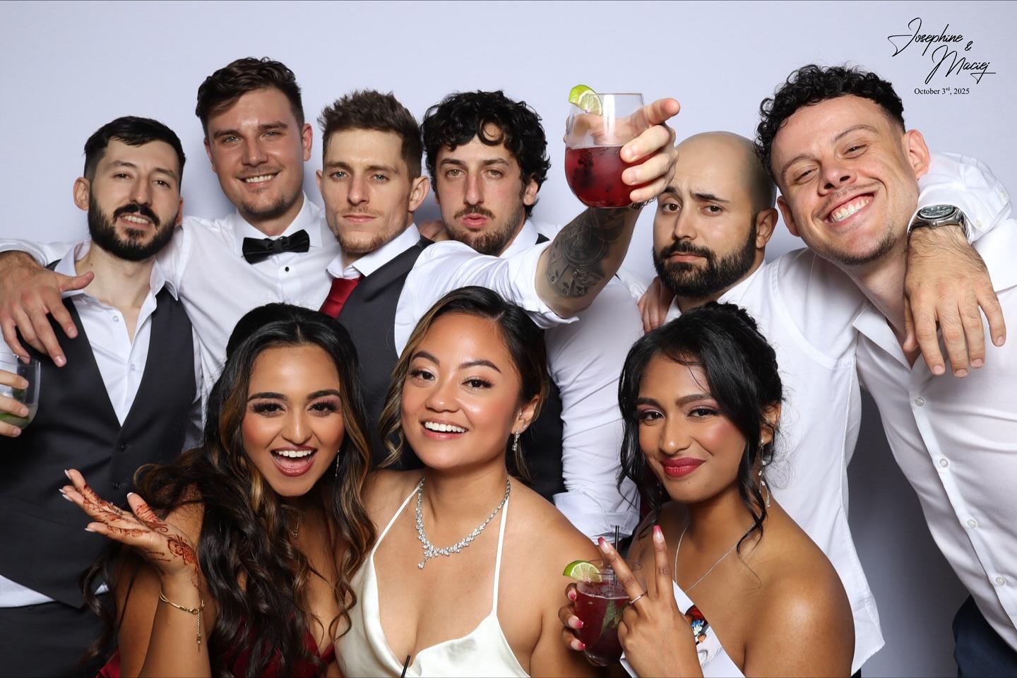 Cheers to Josephine & Maciej 🥃

@a1photobooth.ca #a1photobooth @threefeathersterrace #threefeathers #threefeathersterrace #threefeatherswedding #photoboothwedding #weddingphotobooth #wedding #weddingseason #photoboothvaughan #photoboothtoronto #photoboothgta #photoboothrental #photoboothrentals #luxury #luxuryphotobooth #premium #premiumphotobooth