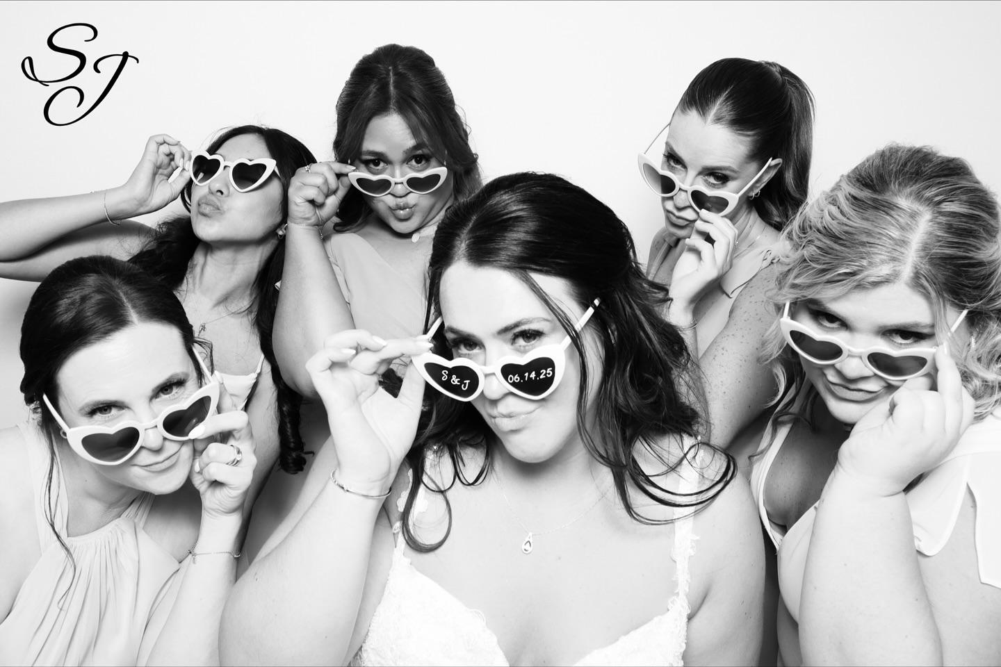 Nothing like having your bridesmaids by your side on your special day! 😎 Celebrating Stephanie & Jordan ✨