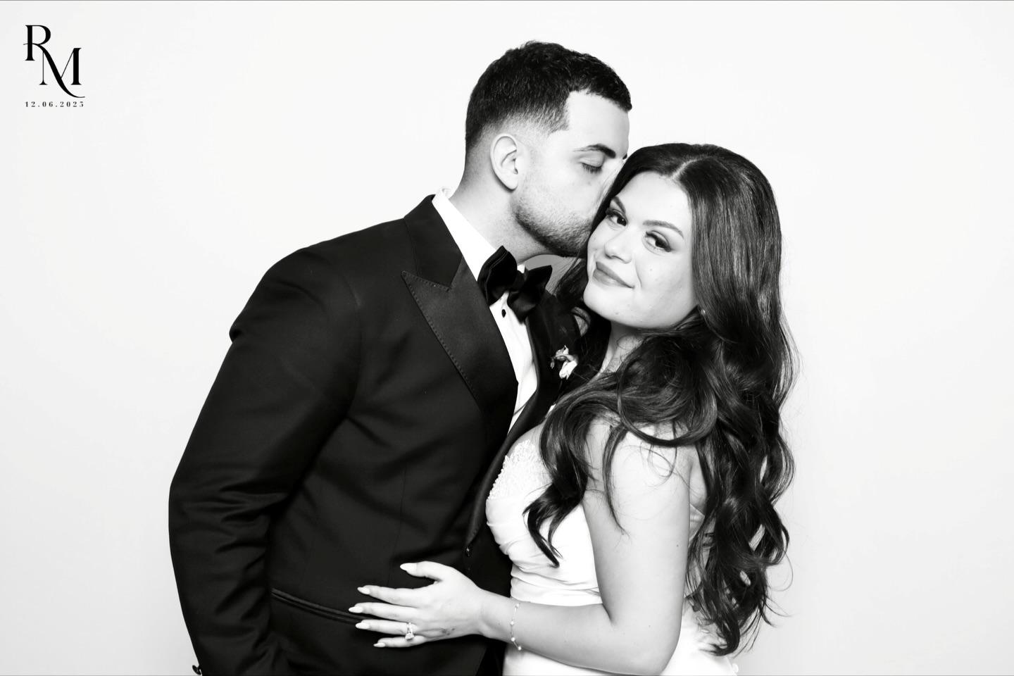 Rita + Michael ✨

@thearlingtonestate @a1photobooth.ca #a1photobooth #arlington #arlingtonestate #arlingtonestatewedding #photoboothwedding #weddingphotobooth #wedding #weddingseason #photoboothvaughan #photoboothtoronto #photoboothgta #photoboothrental #photoboothrentals #luxury #luxuryphotobooth #premium #premiumphotobooth