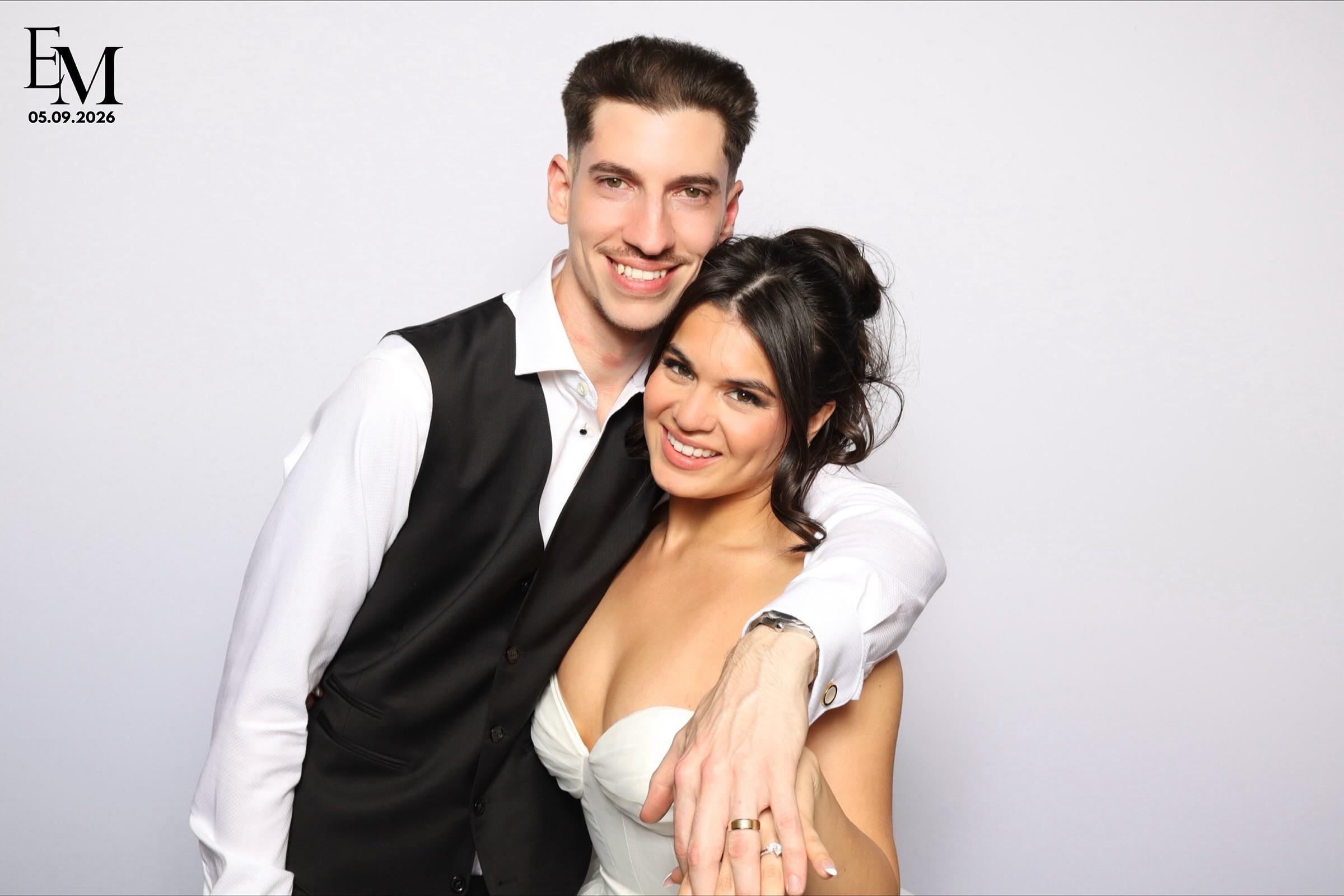 Congratulations Elias & Moira🥂

@a1photobooth.ca @thevueandclubhouse @bypeterandpauls #a1photobooth #thevueandclubhouse #photoboothvaughan #photoboothgta #weddingphotobooth